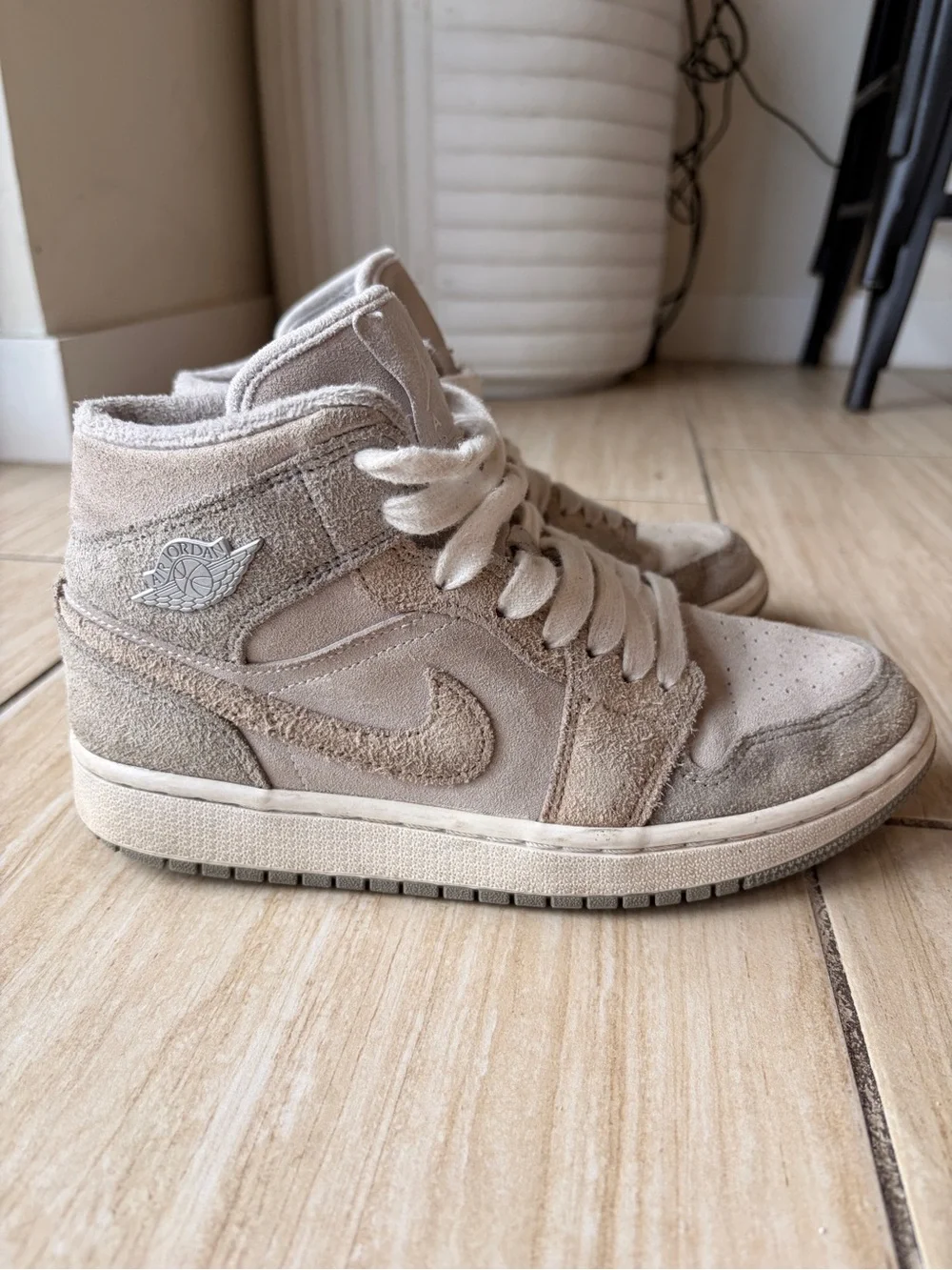 Air Jordan 1 Mid SE sneakers